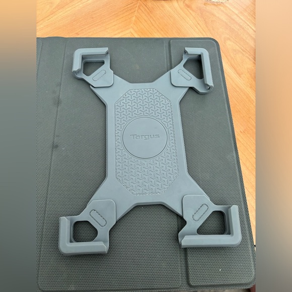 Targus Pro-Tek® Universal 9-11” Rotating Bluetooth Keyboard Case (Black) - Picture 4 of 7